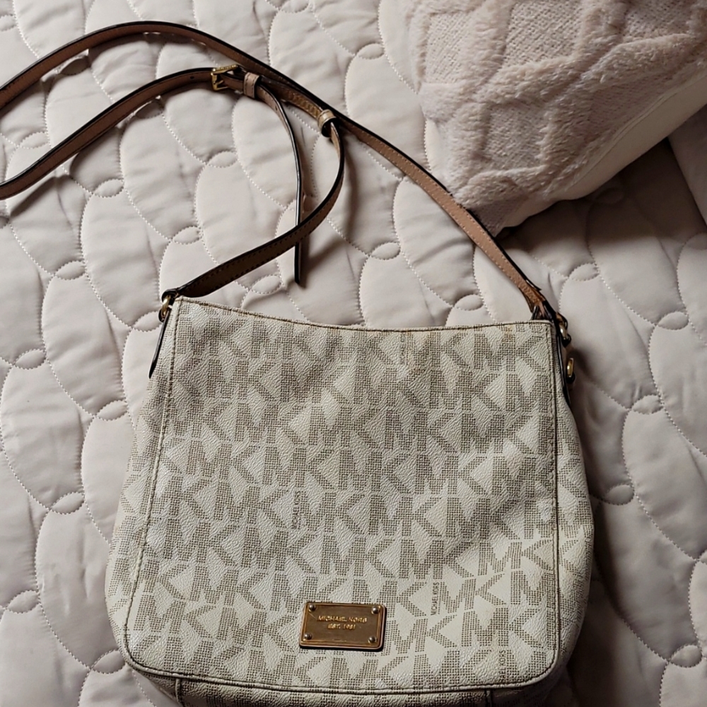 Michael Kors Jet Set Travel Messenger bag